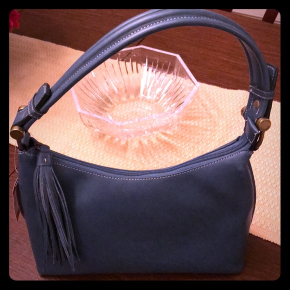 Tommy Hilfiger Handbags - NWT. Tommy Hilfiger Side Saddle Hobo bag 💙💙💙💙